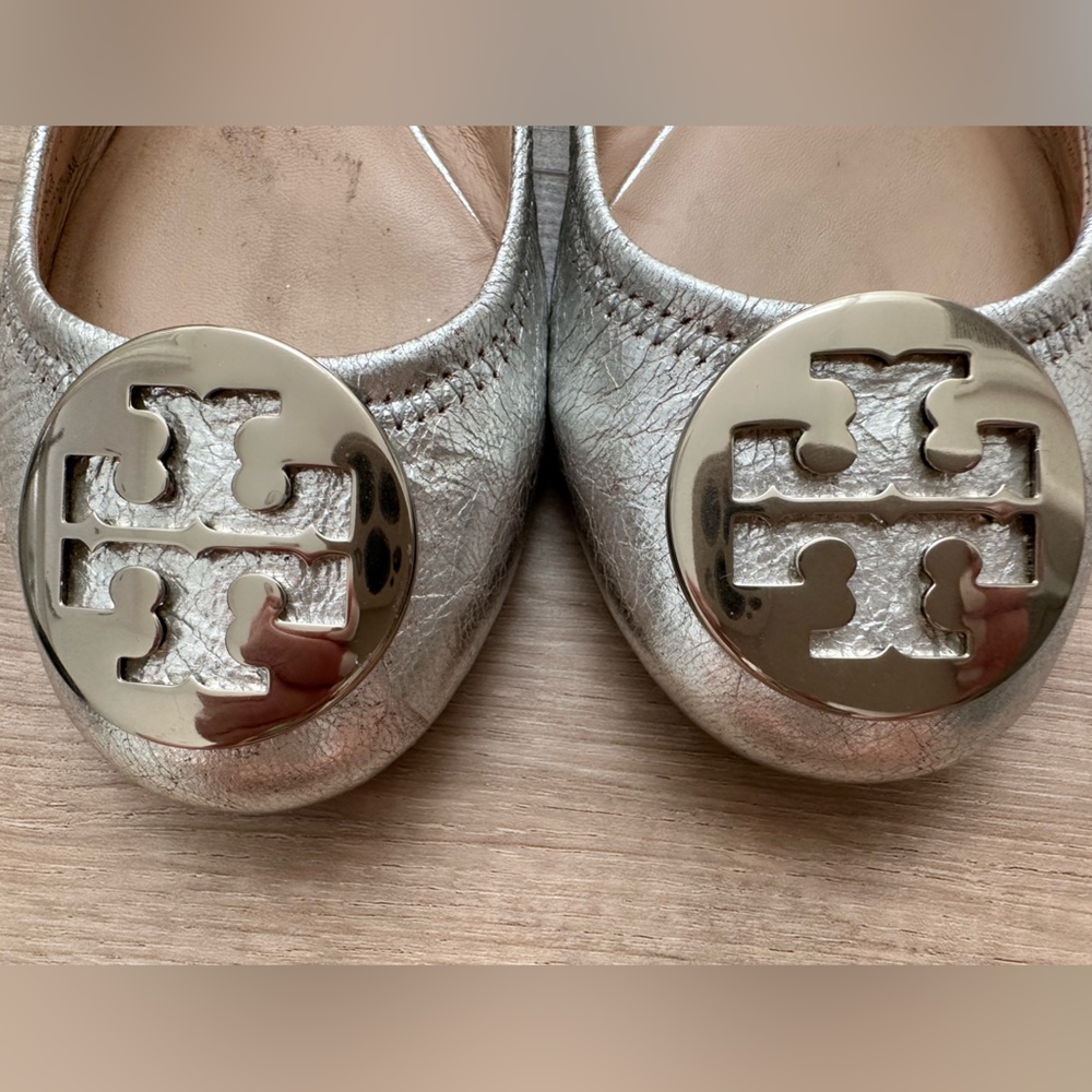 Excellent Condition Tory Burch Silver Ballet Flats
